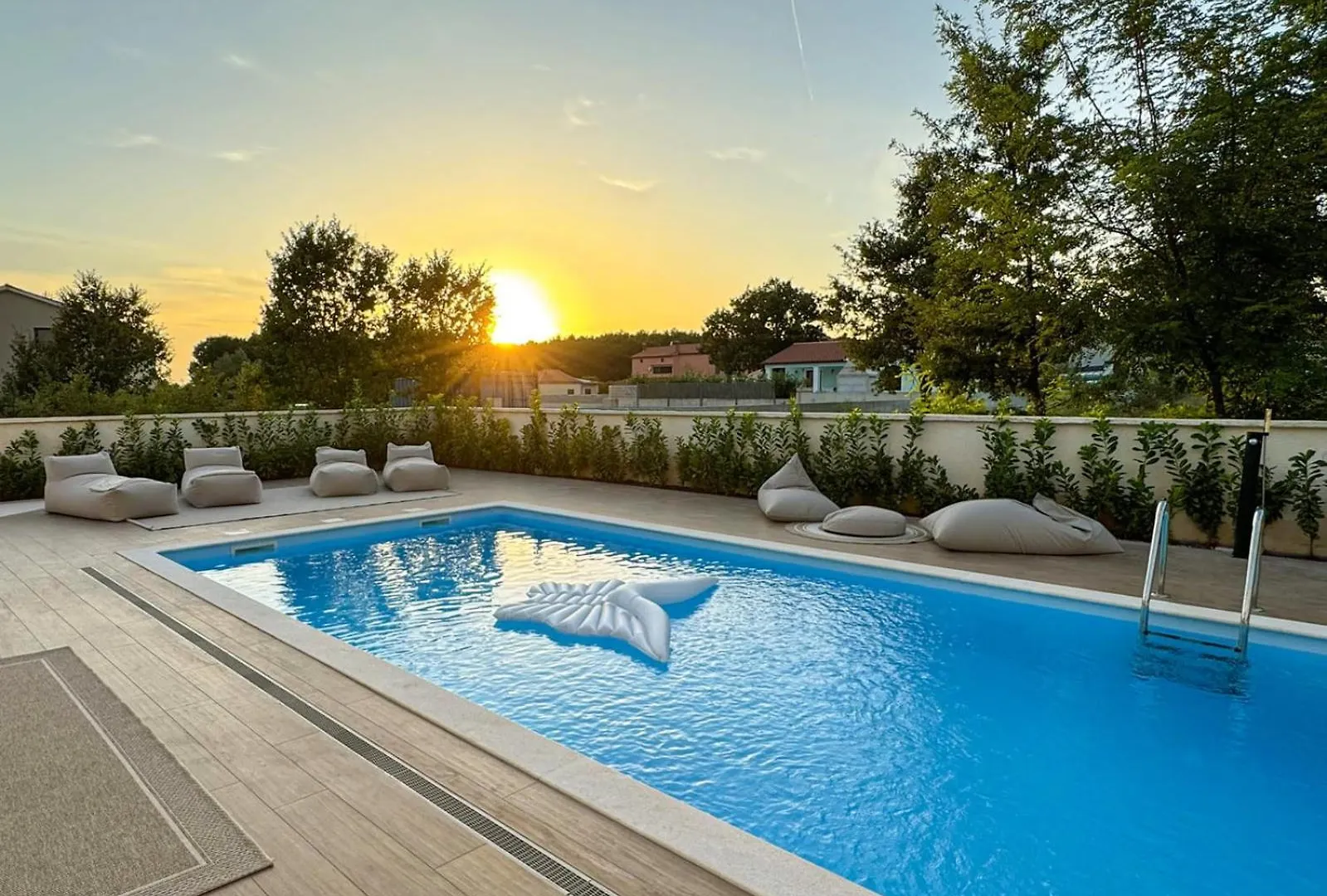 Villa Nobel For 6 Adults With Private 40 M2 Heated Pool, Outside Bar & Movie Theatre Bibici