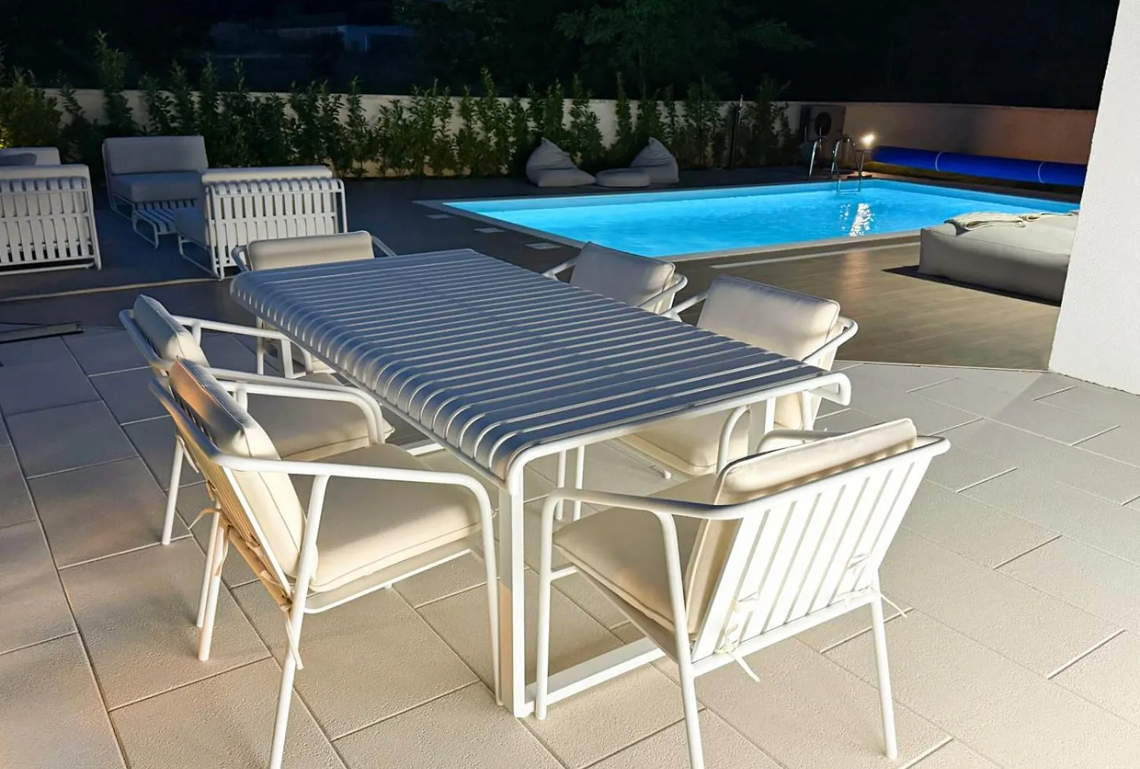 Villa Nobel For 6 Adults With Private 40 M2 Heated Pool, Outside Bar & Movie Theatre Bibici