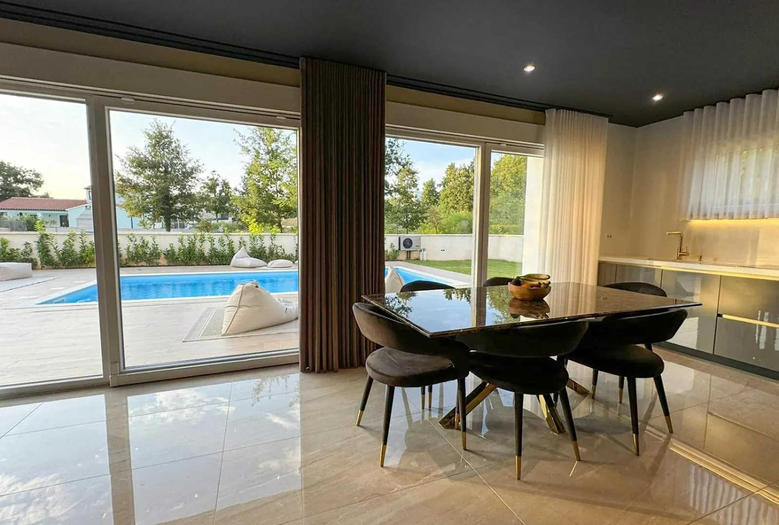 Villa Nobel For 6 Adults With Private 40 M2 Heated Pool, Outside Bar & Movie Theatre Bibici