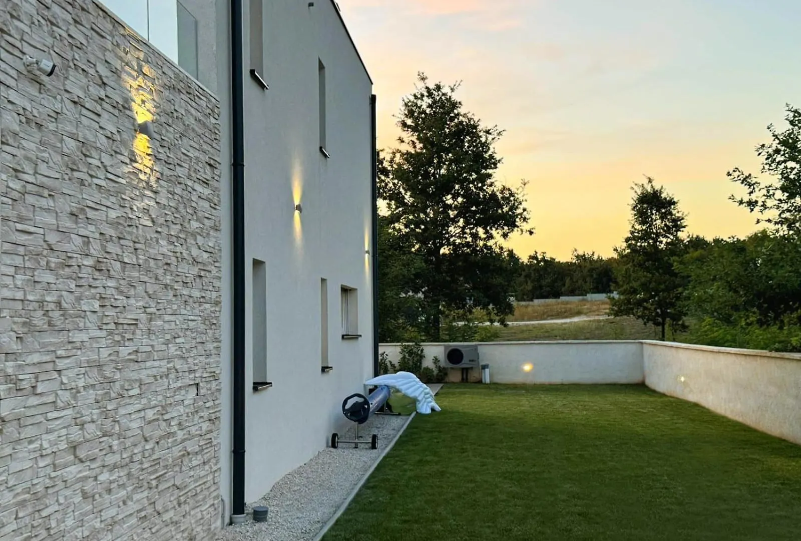 Villa Nobel For 6 Adults With Private 40 M2 Heated Pool, Outside Bar & Movie Theatre Bibići