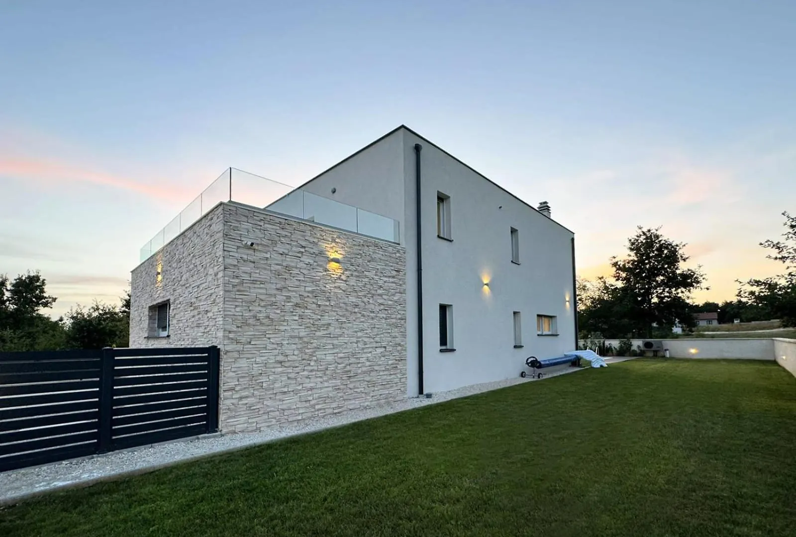 Villa Nobel For 6 Adults With Private 40 M2 Heated Pool, Outside Bar & Movie Theatre Bibici