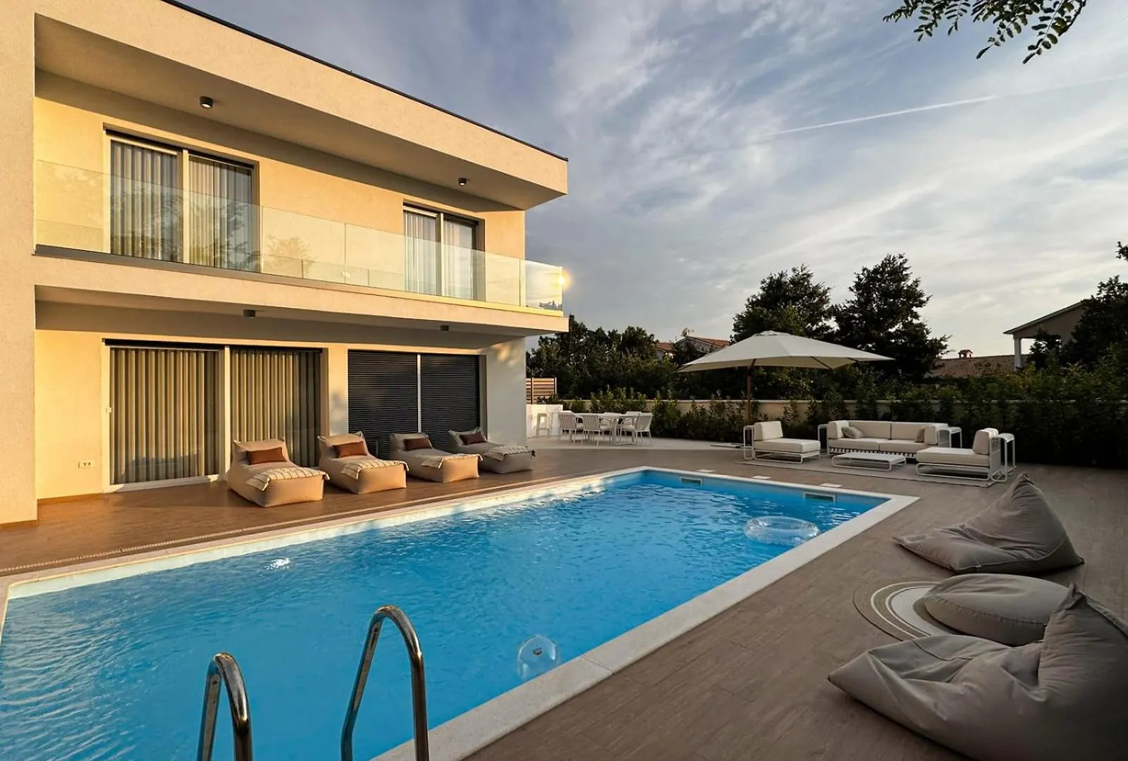 Villa Nobel For 6 Adults With Private 40 M2 Heated Pool, Outside Bar & Movie Theatre Bibici 0*,  克罗地亚